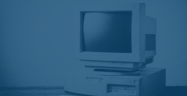 Un ordinateur et un écran du milieu des années 1990.
